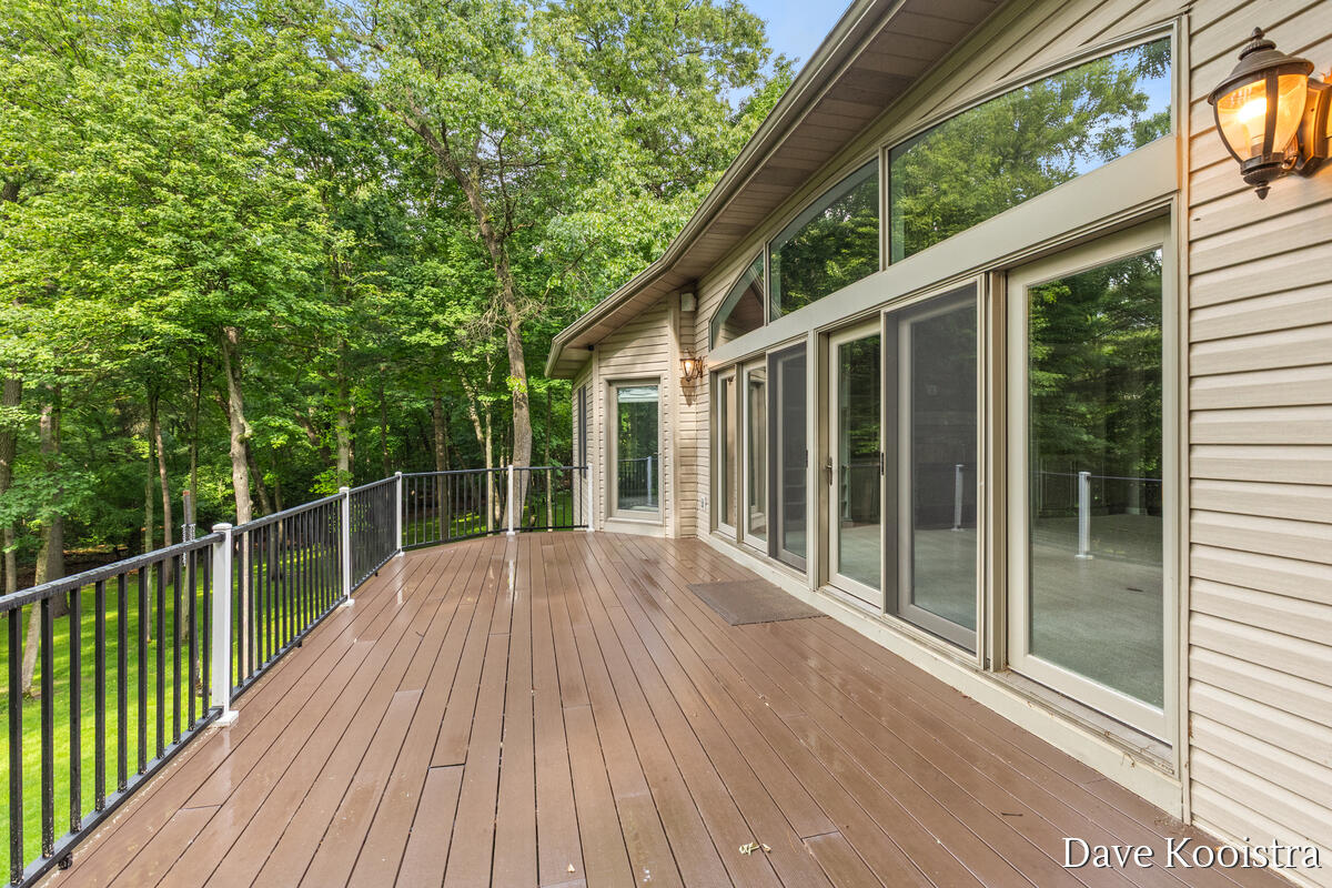5133 Streamside Court Property Photo 6