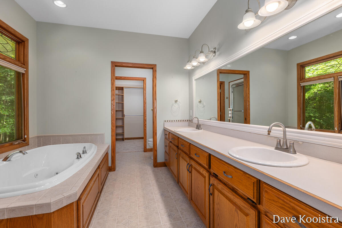 5133 Streamside Court Property Photo 28