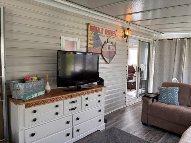 731 Bayside Lane Property Photo 18