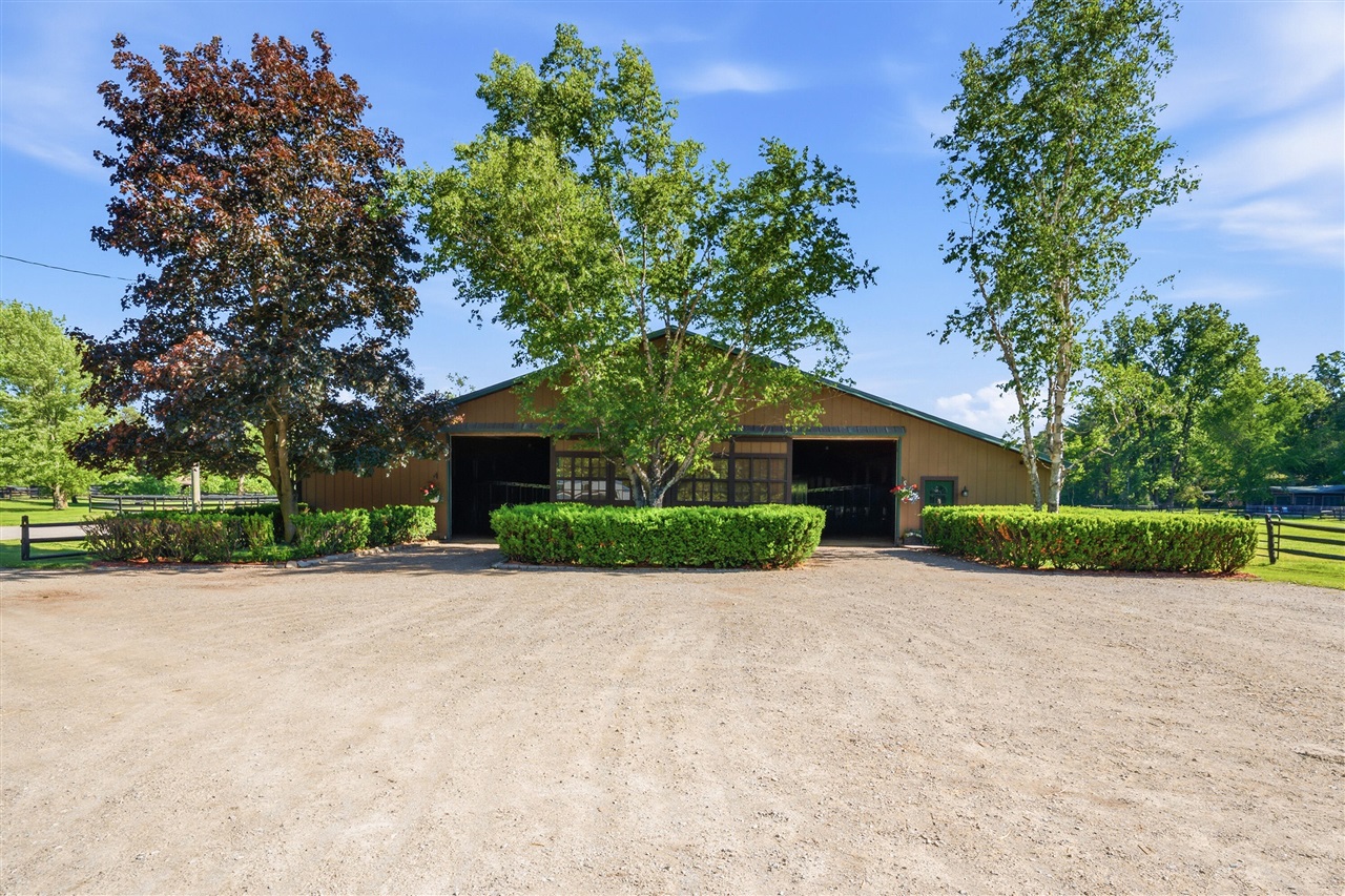 1925 S Bartlett Road Property Photo 4