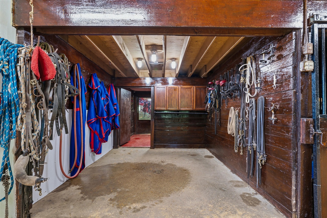 1925 S Bartlett Road Property Photo 13