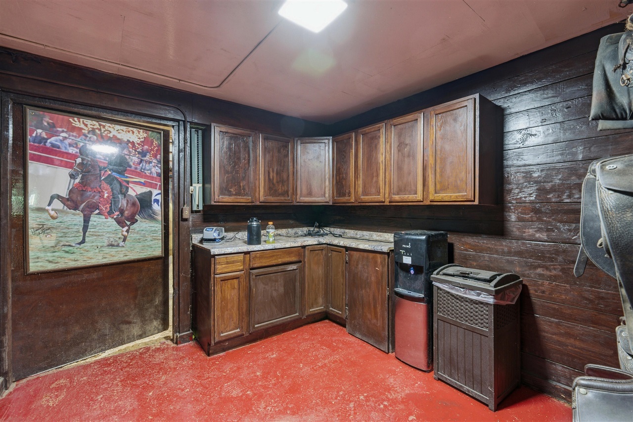1925 S Bartlett Road Property Photo 14