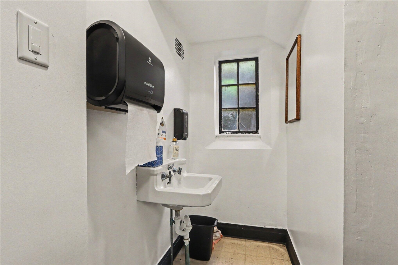 245 Court Street Property Photo 23
