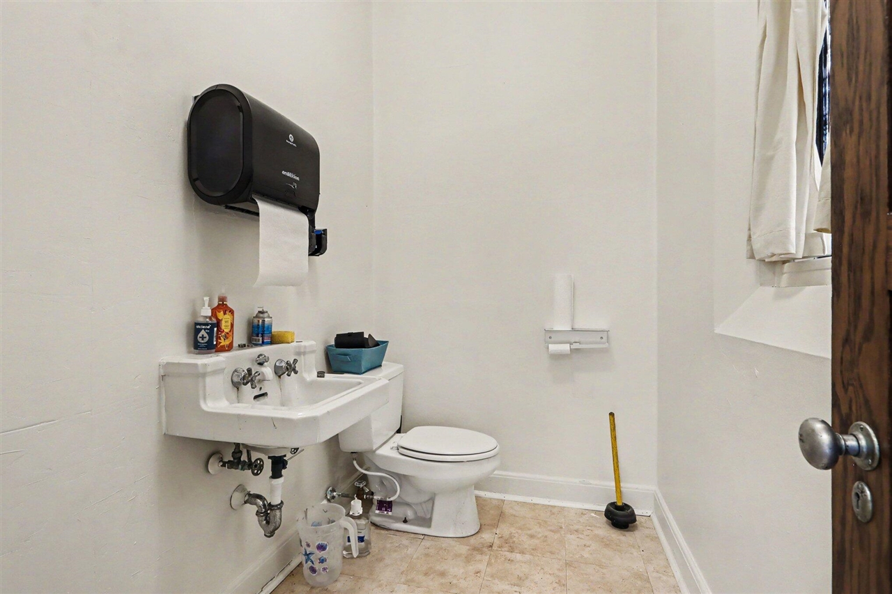 245 Court Street Property Photo 24