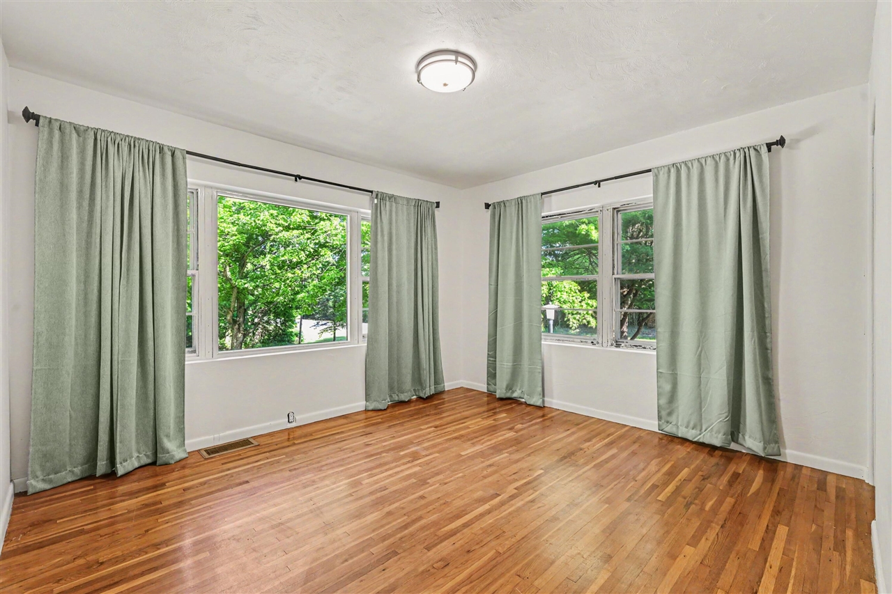 16077 M-216 Property Photo 9
