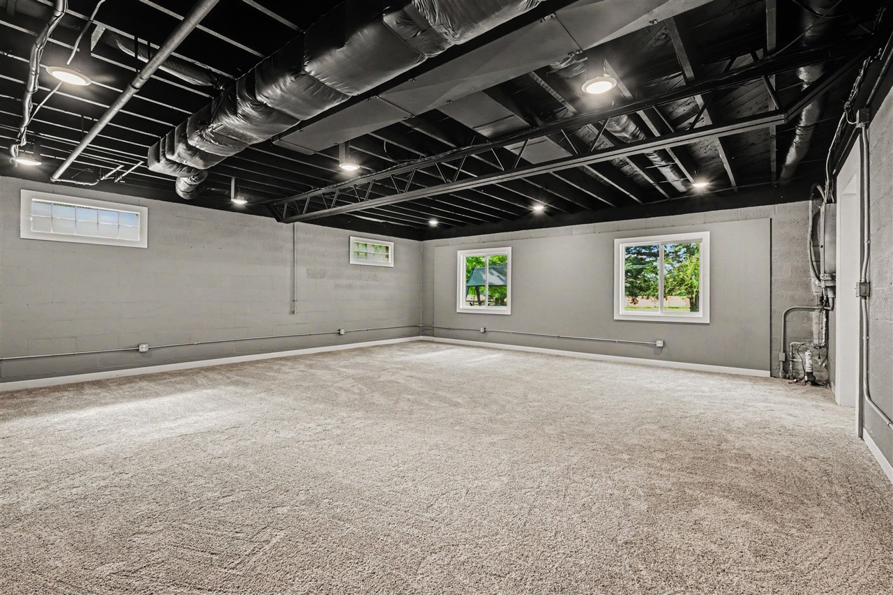 16077 M-216 Property Photo 15