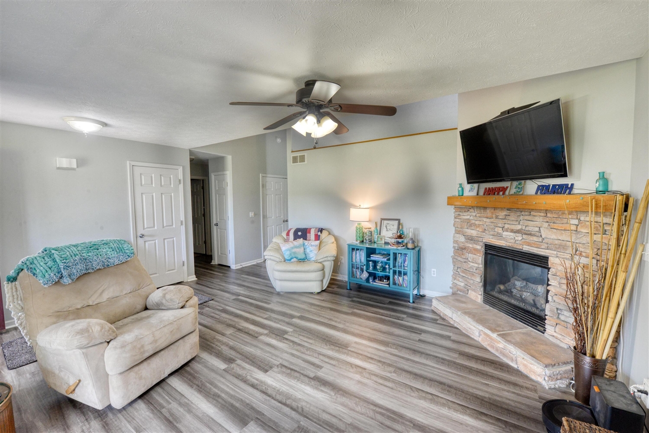3860 Gateway Lane Property Photo 11