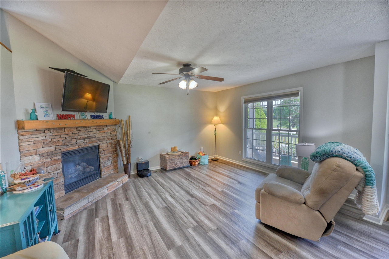 3860 Gateway Lane Property Photo 12