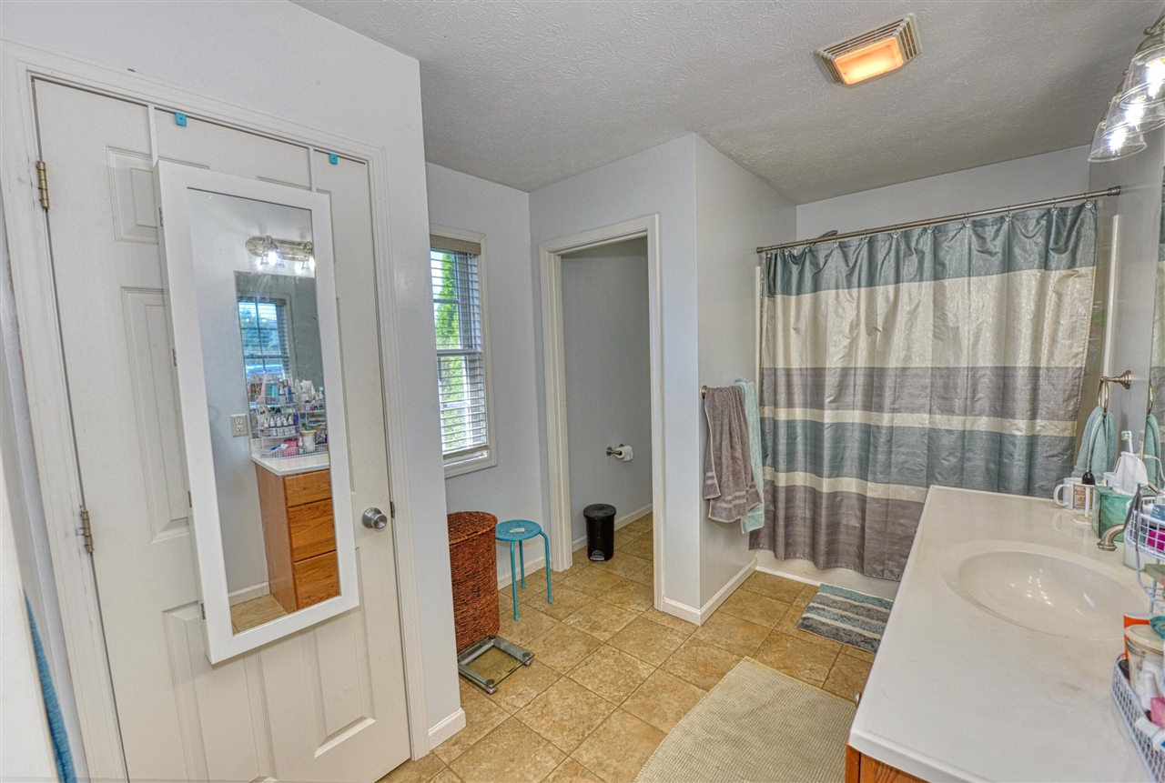 3860 Gateway Lane Property Photo 28