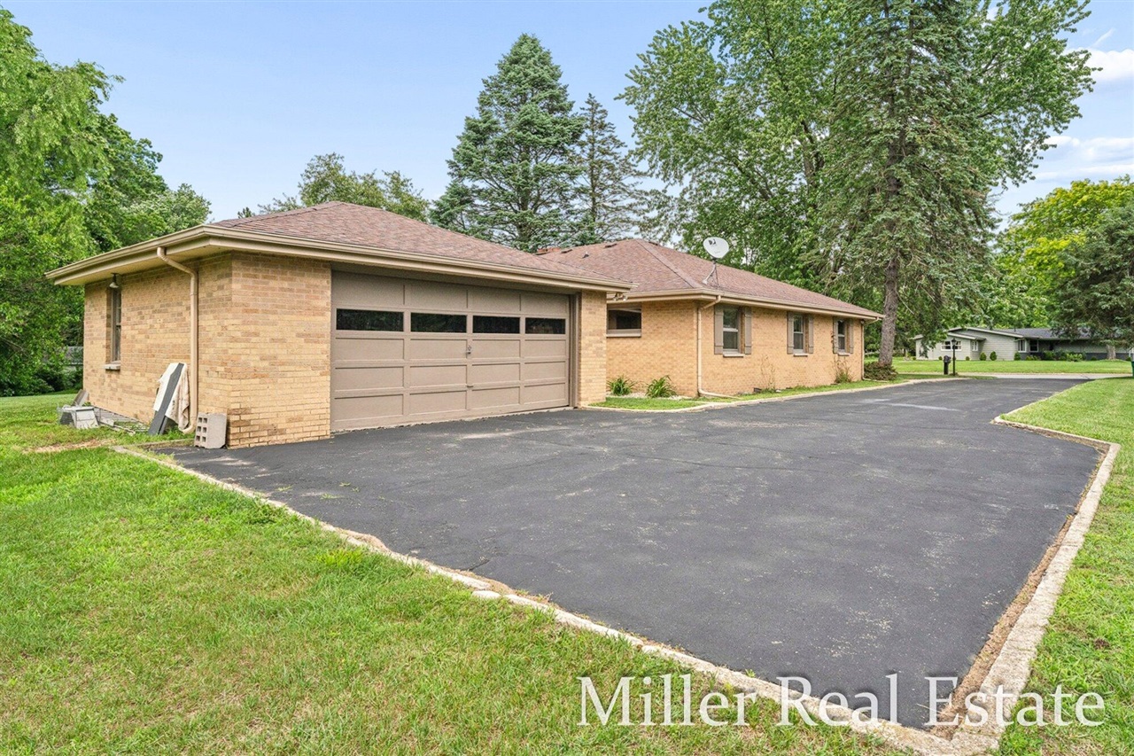 1140 David Drive Property Photo 4