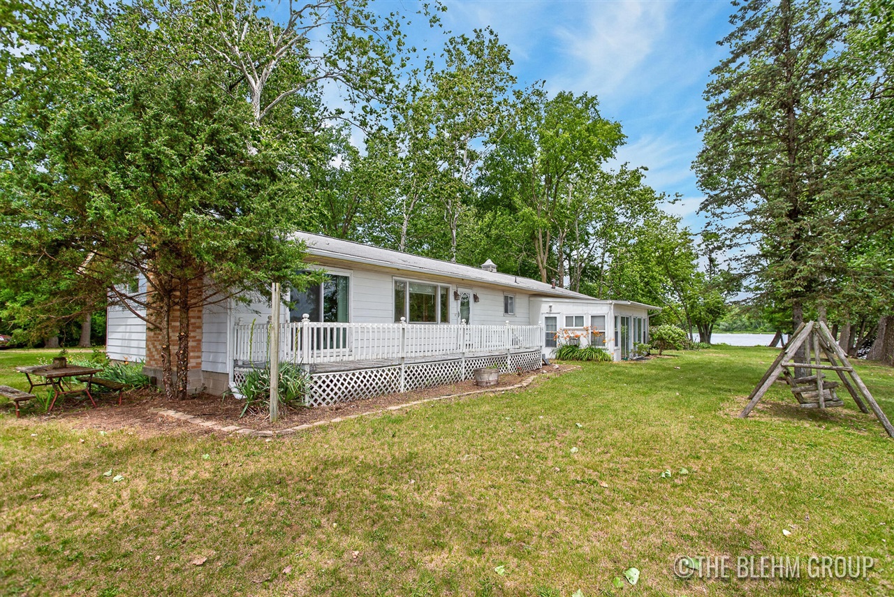15121 Roberts Shore Drive Property Photo 1