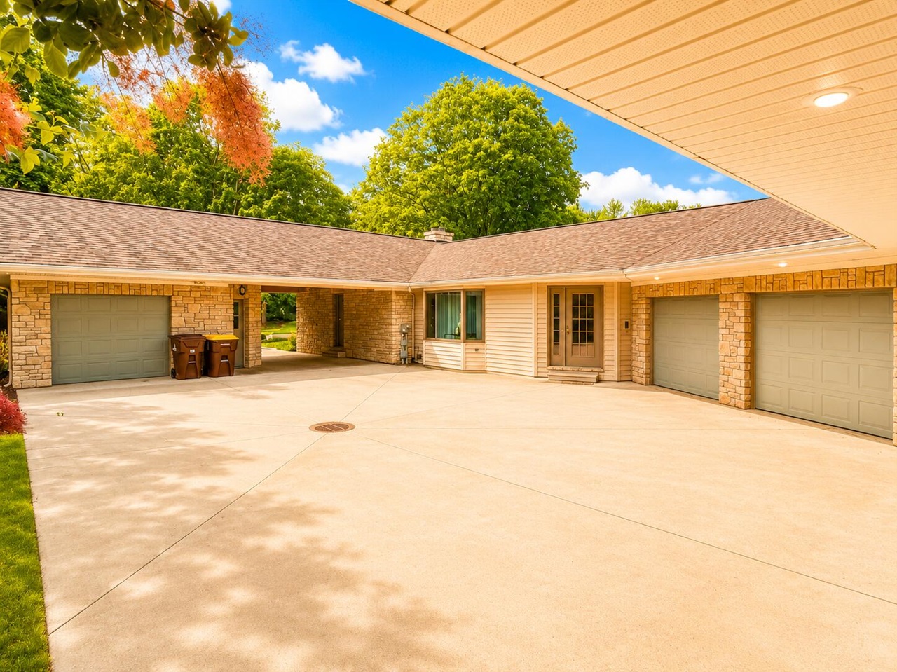 4593 Chippewa Drive Property Photo 9