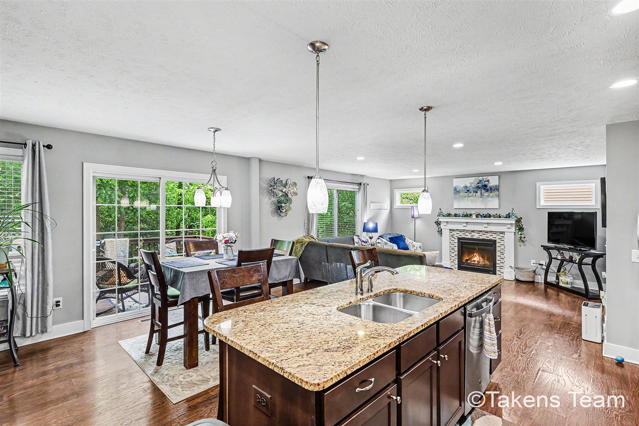 4336 Norway Street Property Photo 6