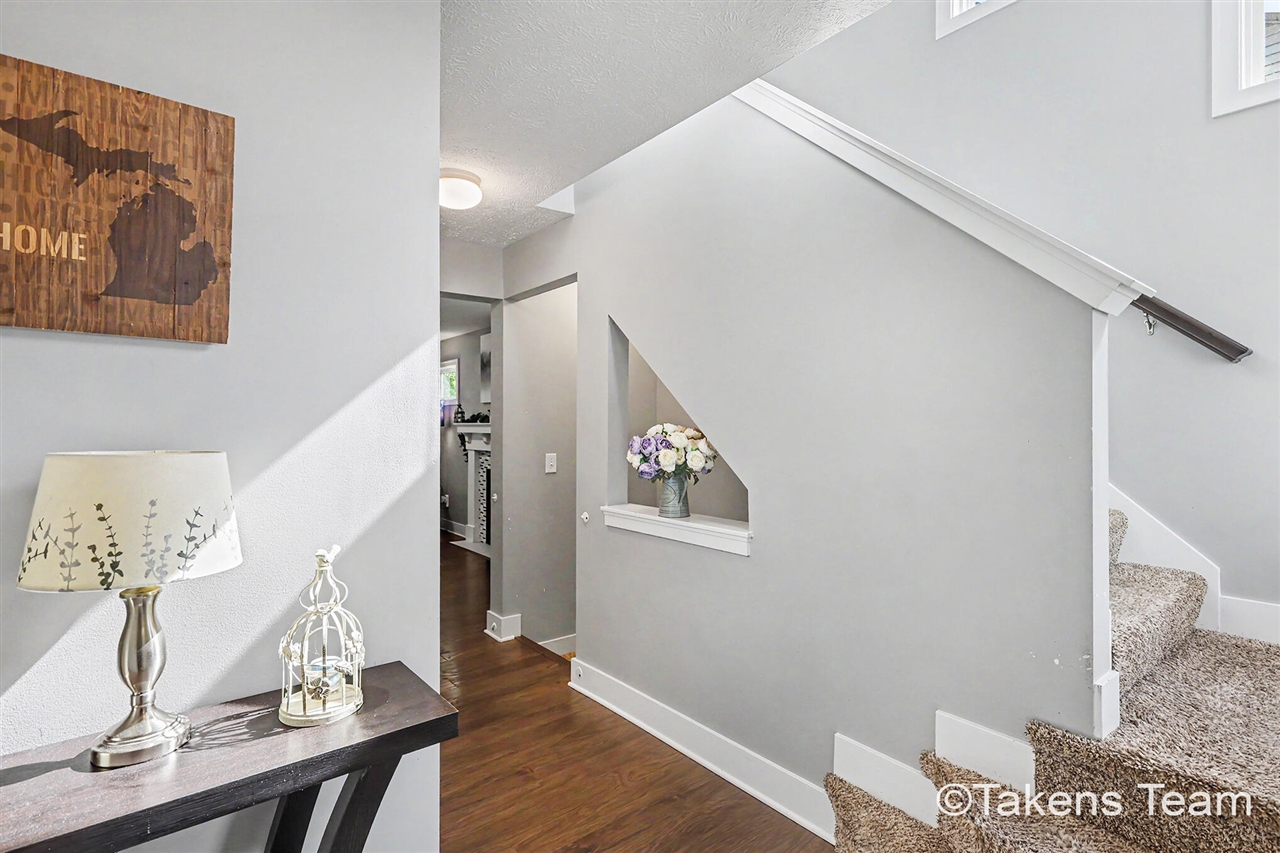 4336 Norway Street Property Photo 9