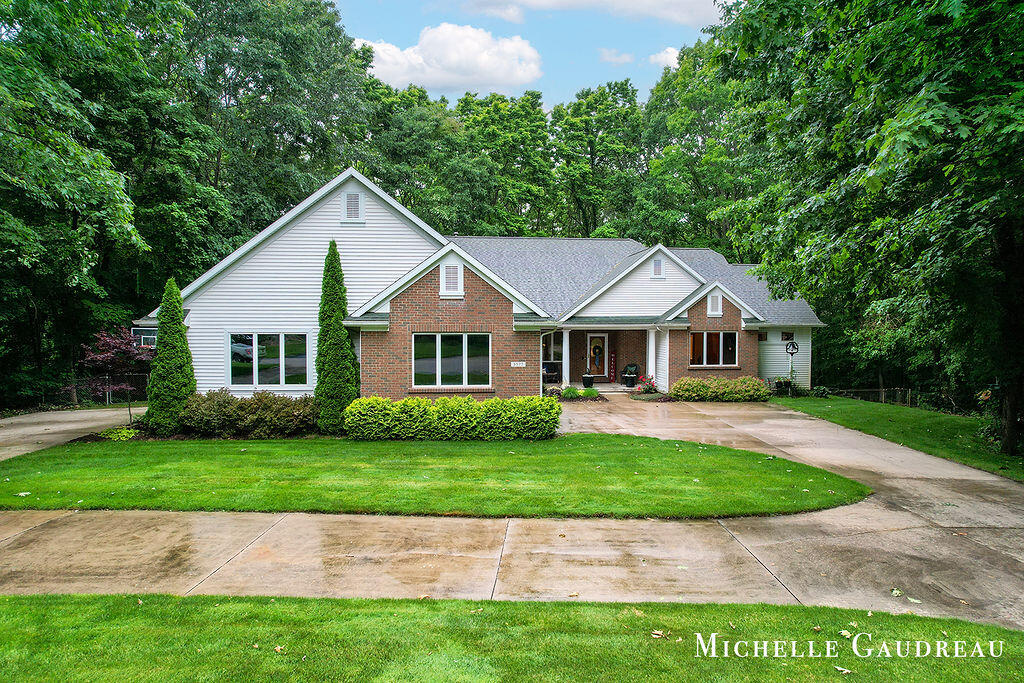 5577 Fieldstone Court Property Photo 1