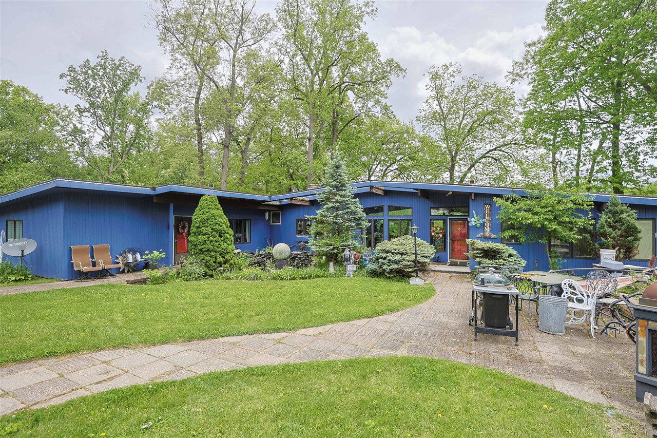 1905 Champlain Drive Property Photo 1
