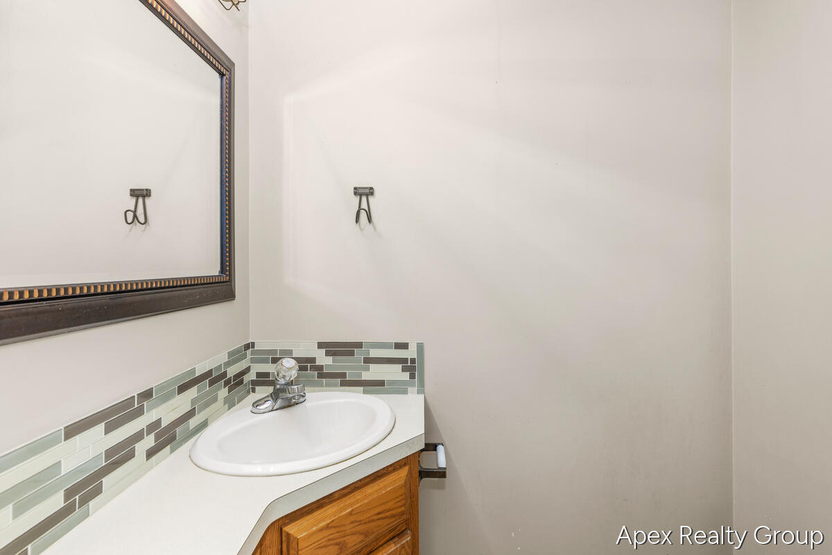 555 E Central Avenue Property Photo 16
