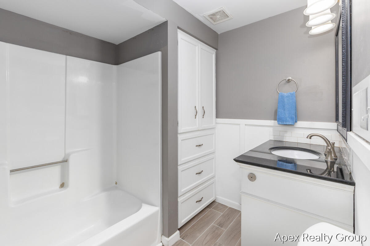 555 E Central Avenue Property Photo 20
