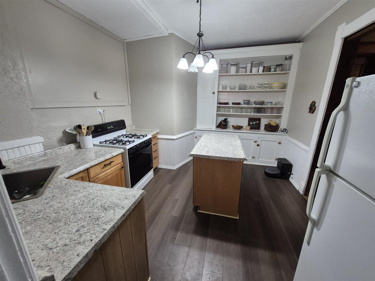 300 Eureka Avenue Property Photo 8