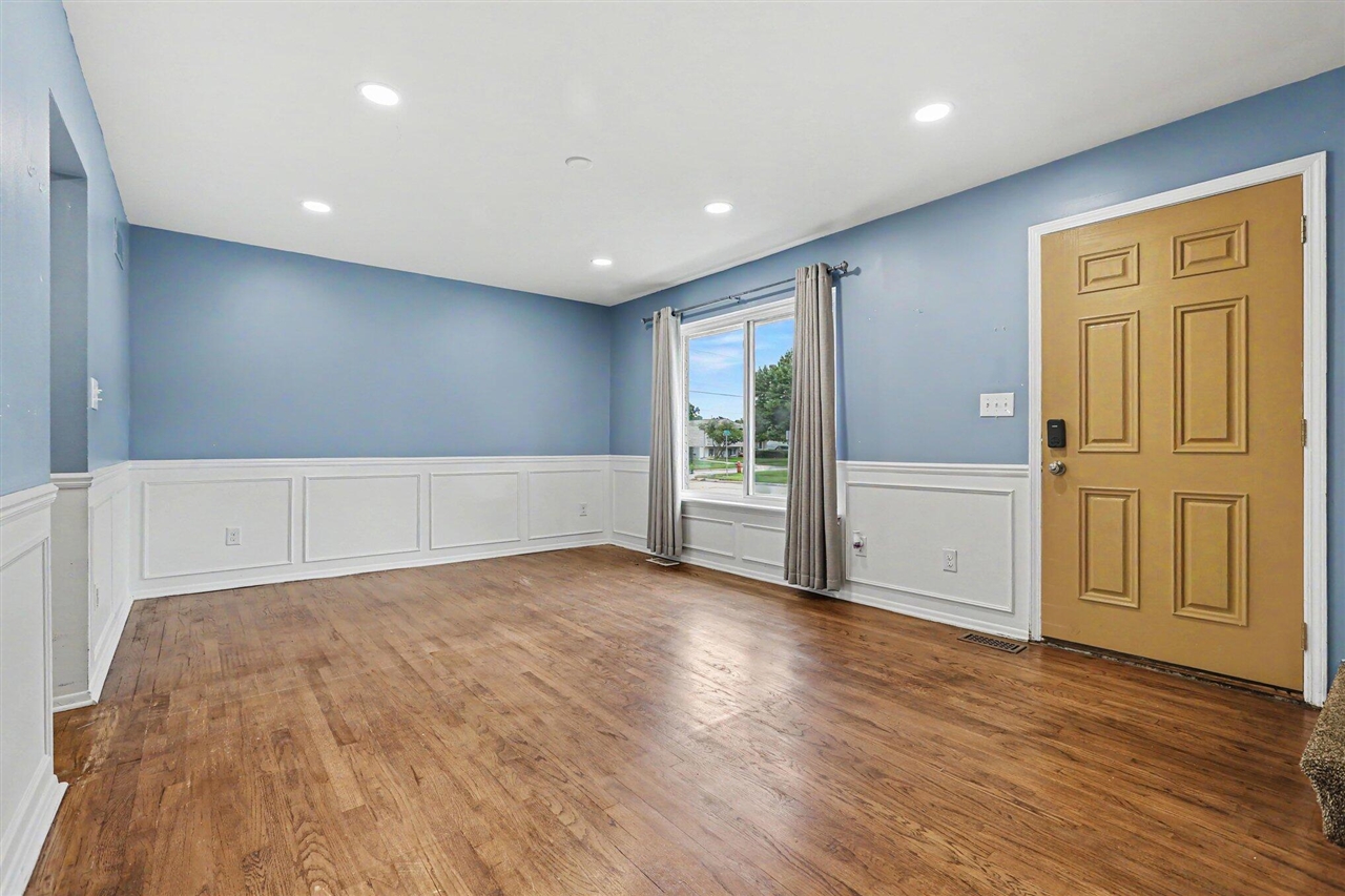8485 Forrest Drive Property Photo 5