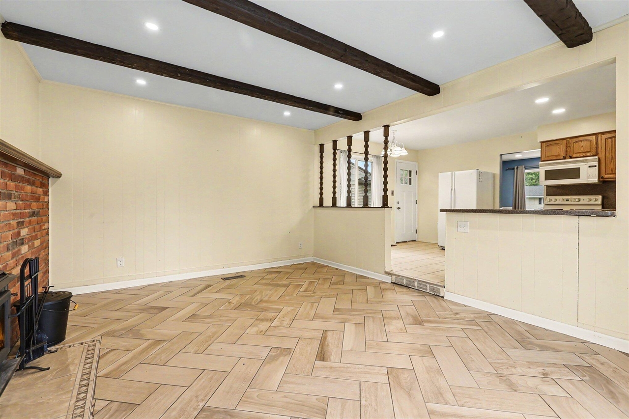 8485 Forrest Drive Property Photo 8