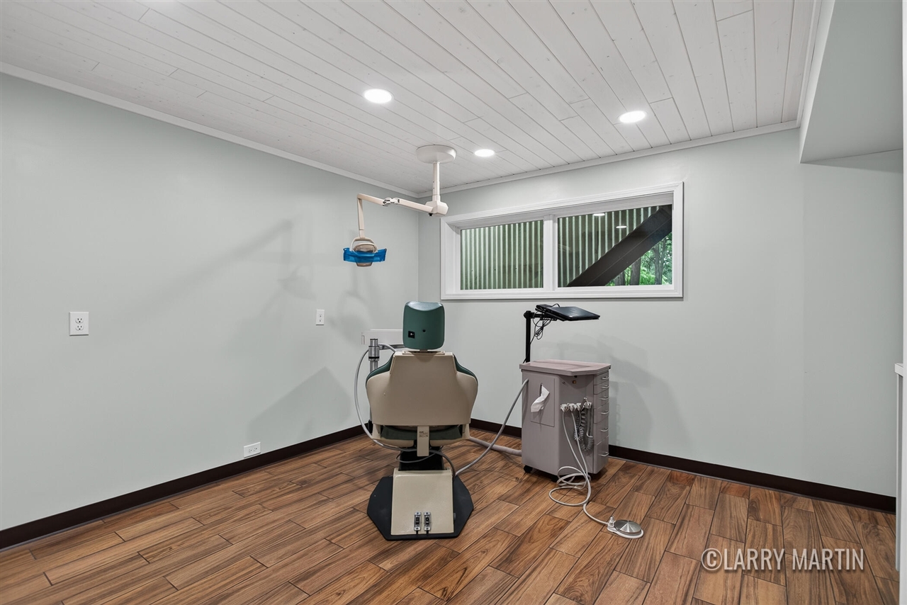 224 S Weaver Avenue Property Photo 6