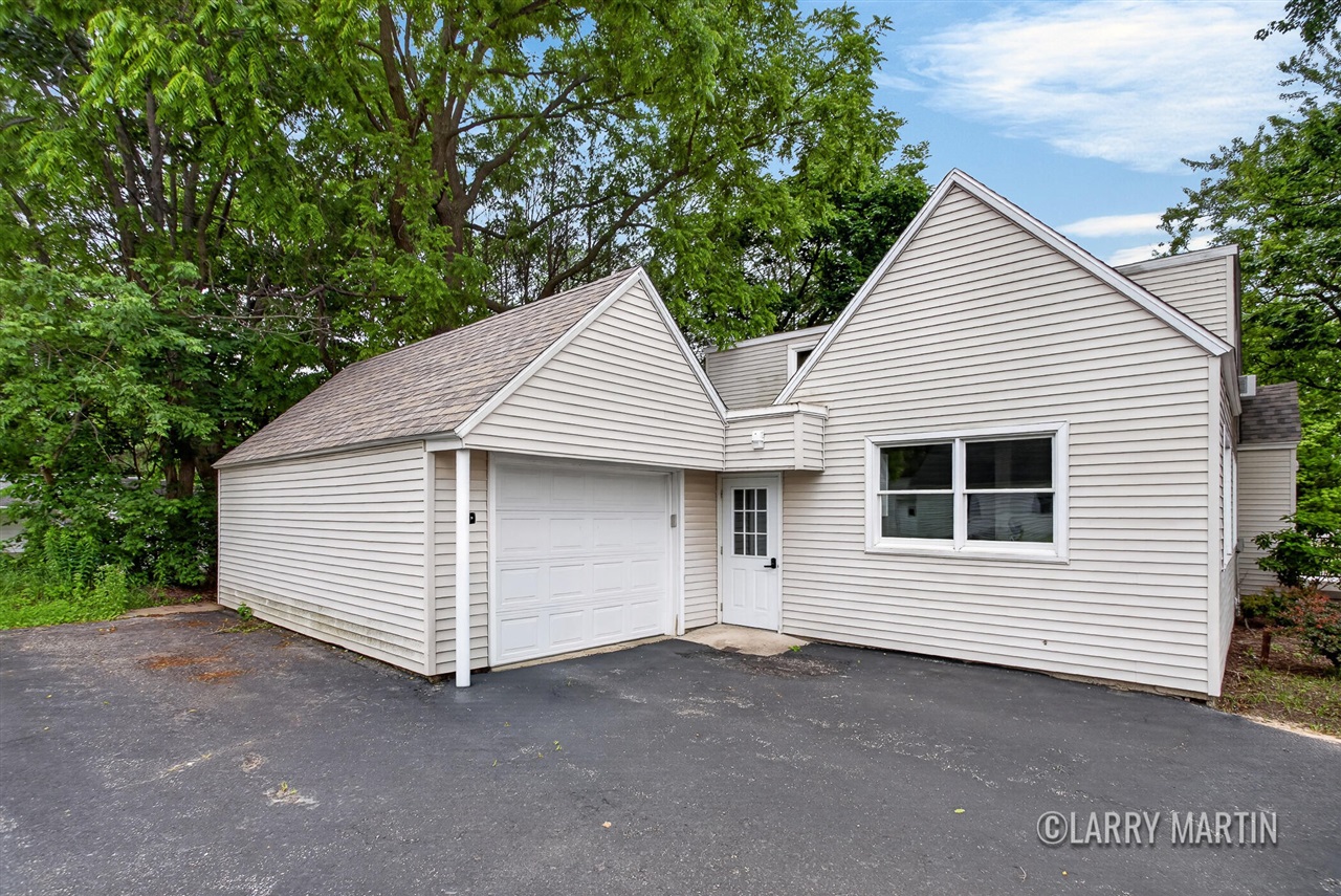224 S Weaver Avenue Property Photo 15