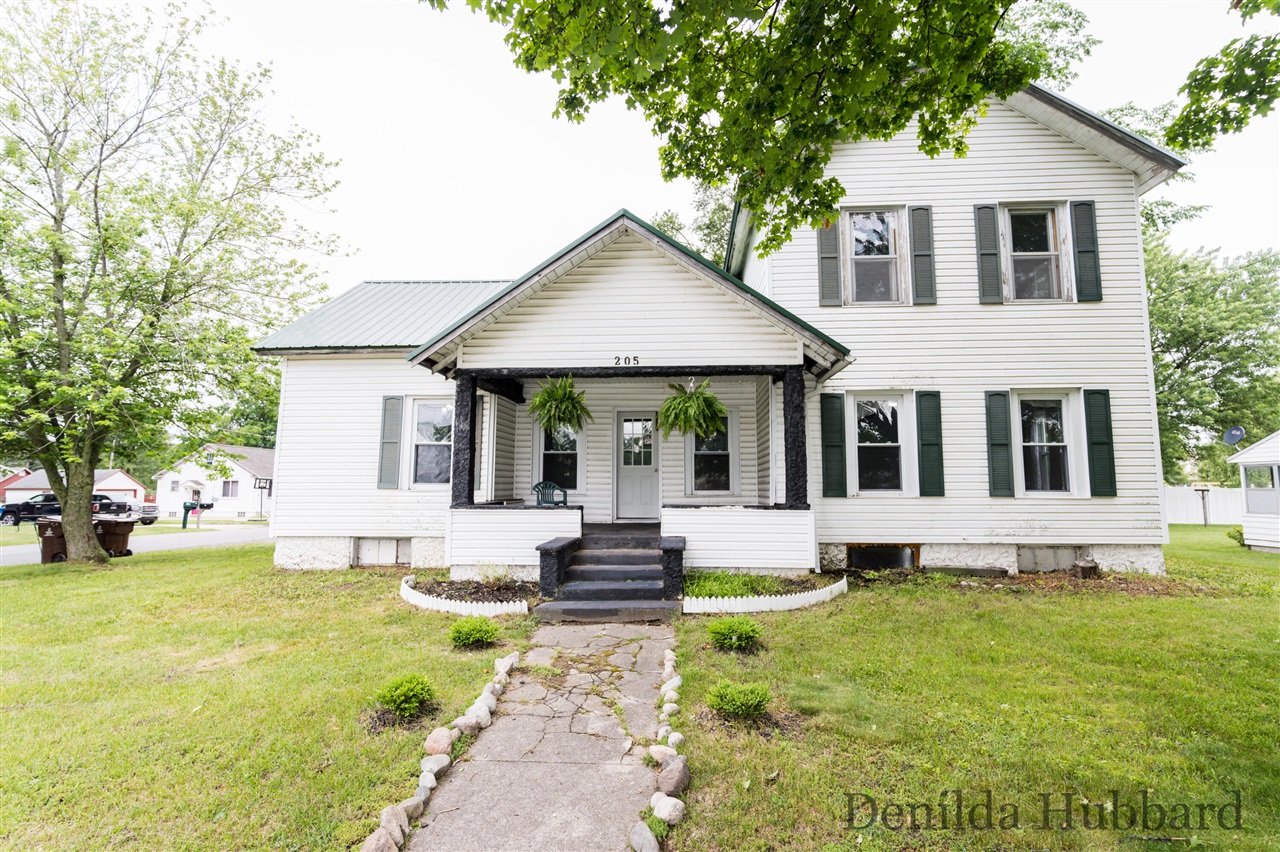 205 N Lincoln Avenue Property Photo 1