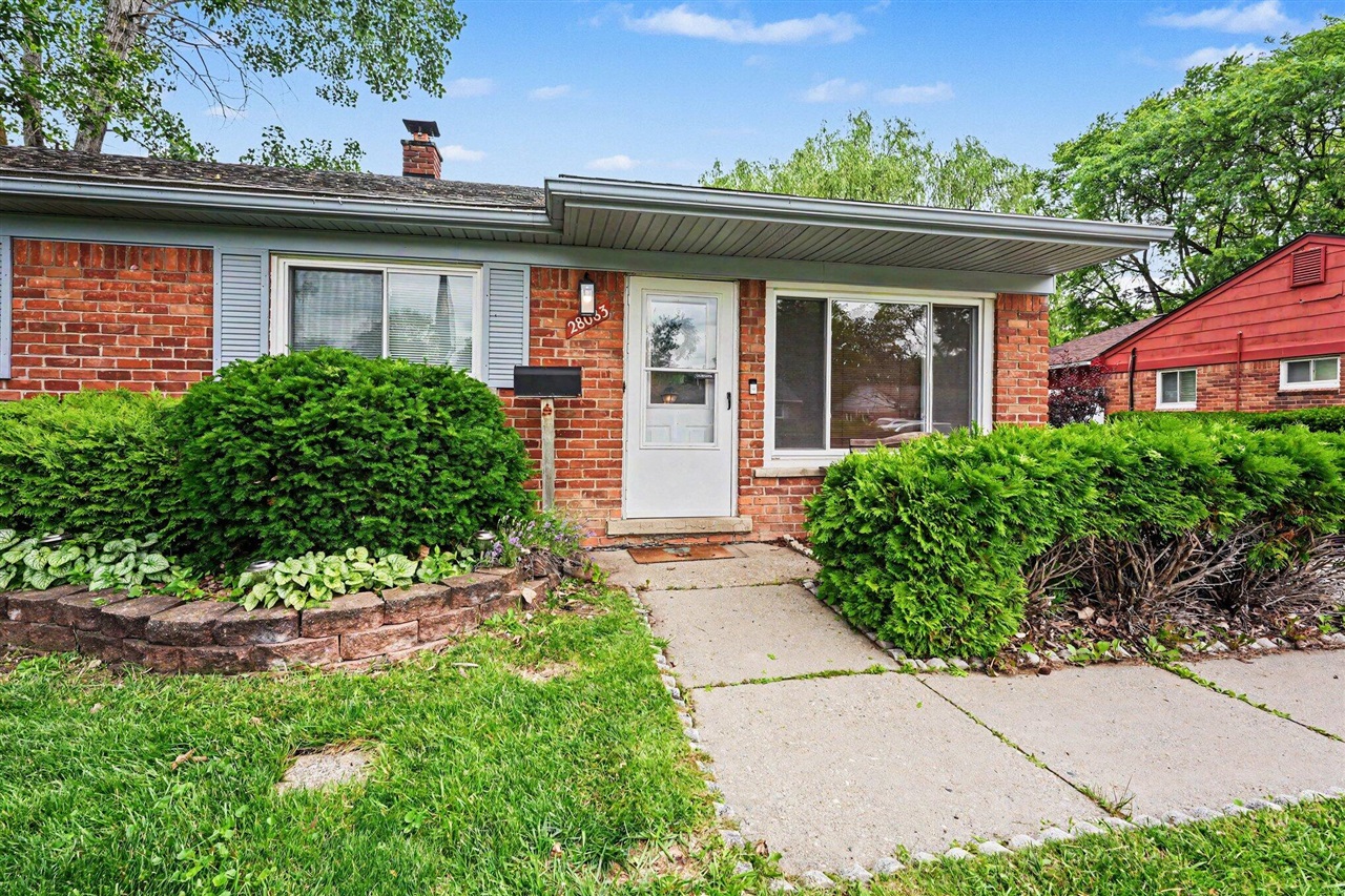 28083 Stuart Avenue Property Photo 4