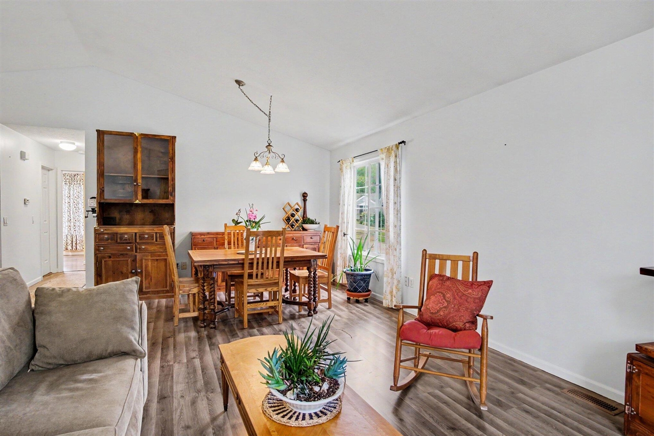 6878 Lake Bluff Drive Property Photo 9