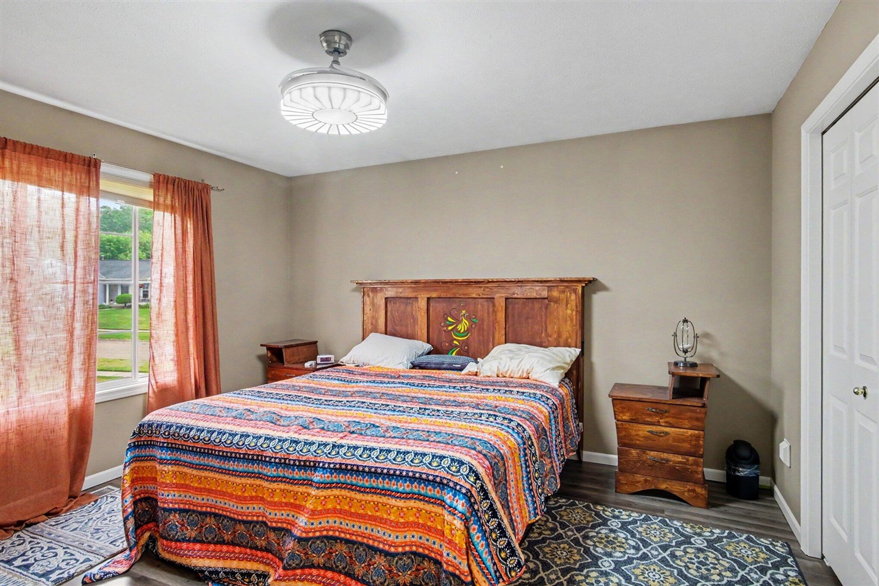 6878 Lake Bluff Drive Property Photo 13