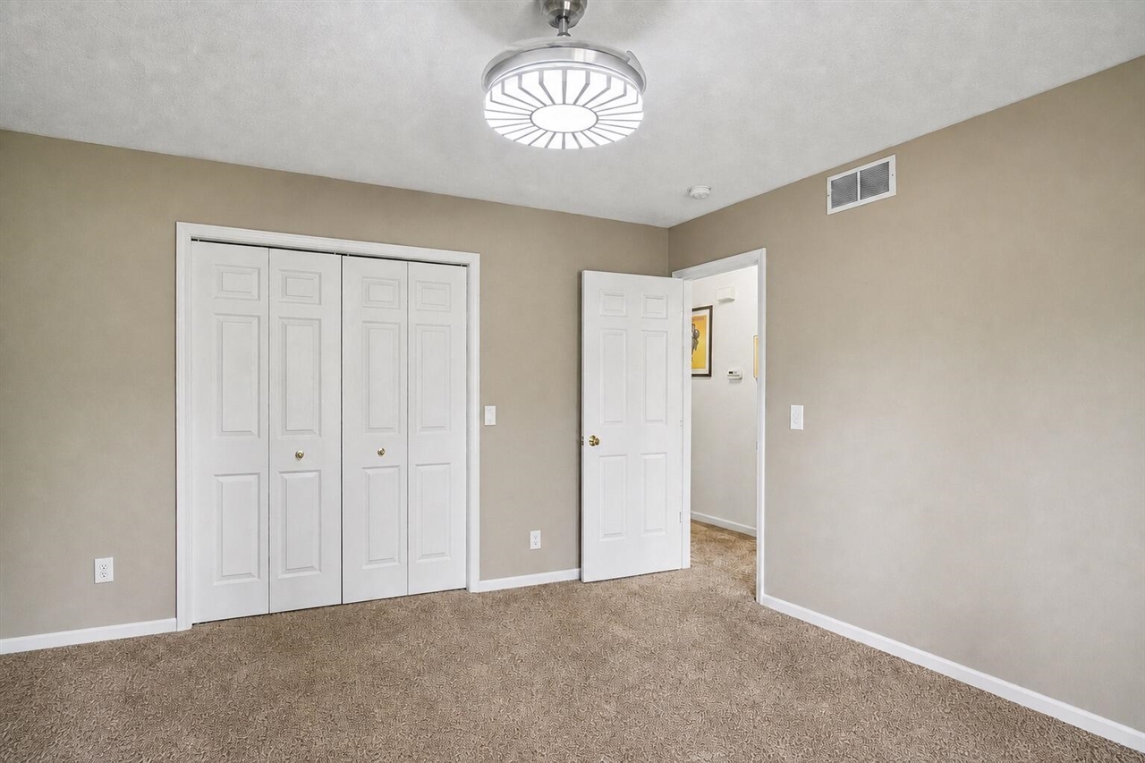 6878 Lake Bluff Drive Property Photo 14