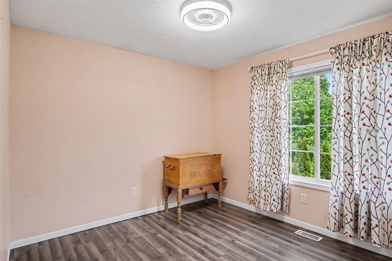 6878 Lake Bluff Drive Property Photo 16