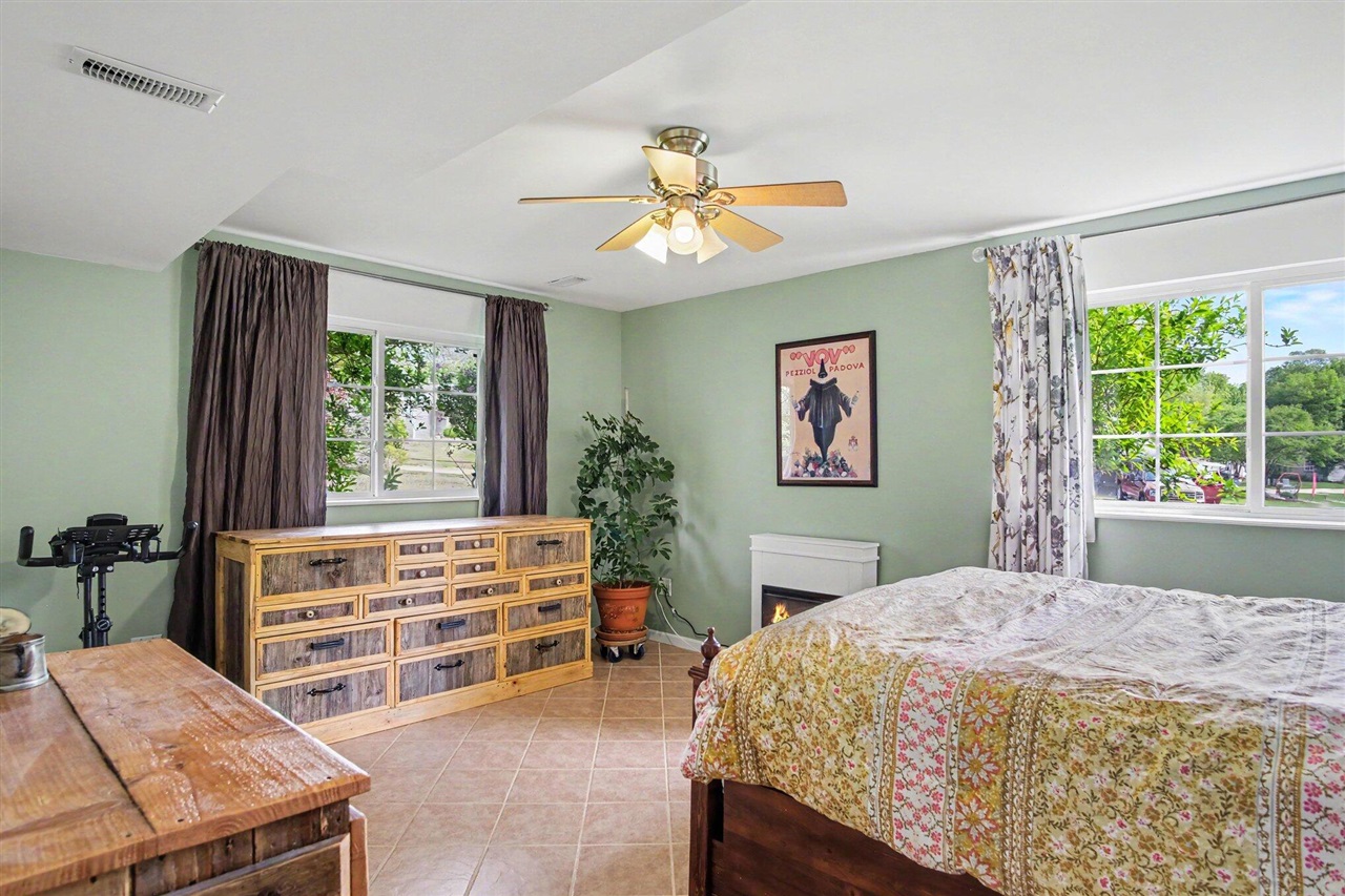 6878 Lake Bluff Drive Property Photo 19