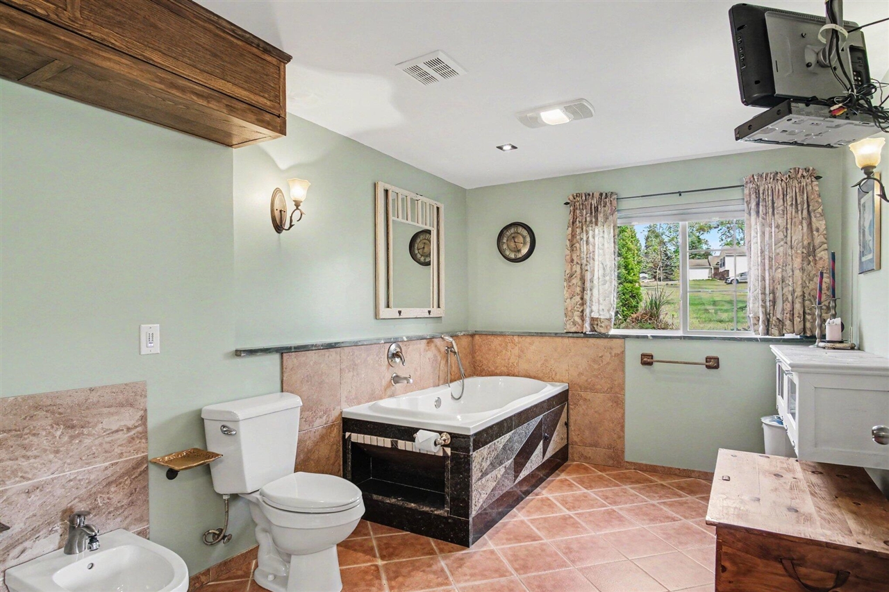 6878 Lake Bluff Drive Property Photo 22