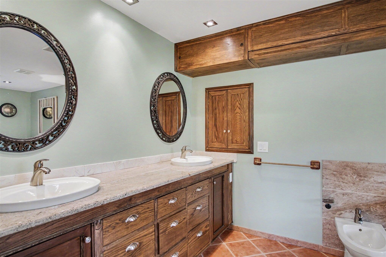 6878 Lake Bluff Drive Property Photo 23