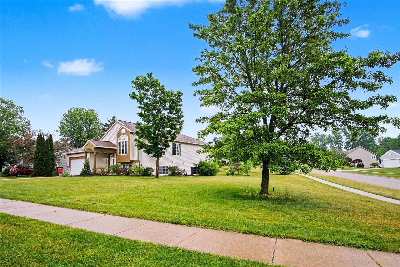 6878 Lake Bluff Drive Property Photo 33