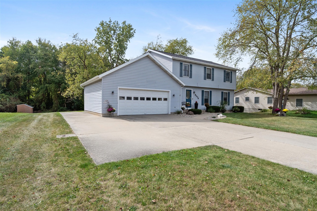 6276 Burning Tree Street Property Photo 3
