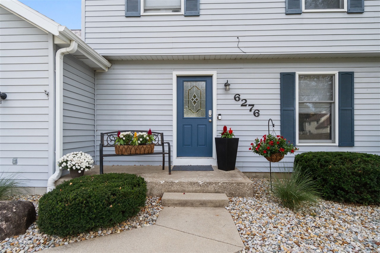 6276 Burning Tree Street Property Photo 4