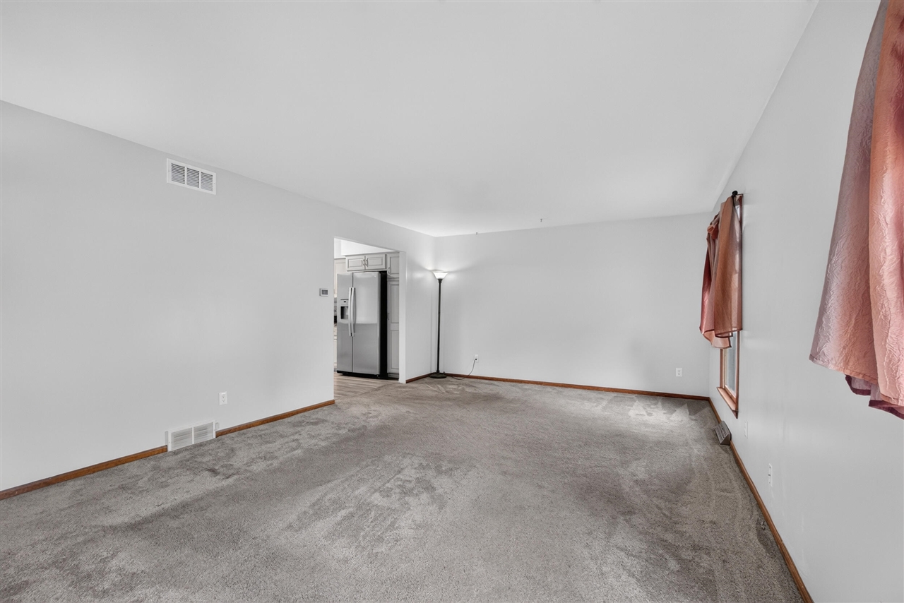 6276 Burning Tree Street Property Photo 7