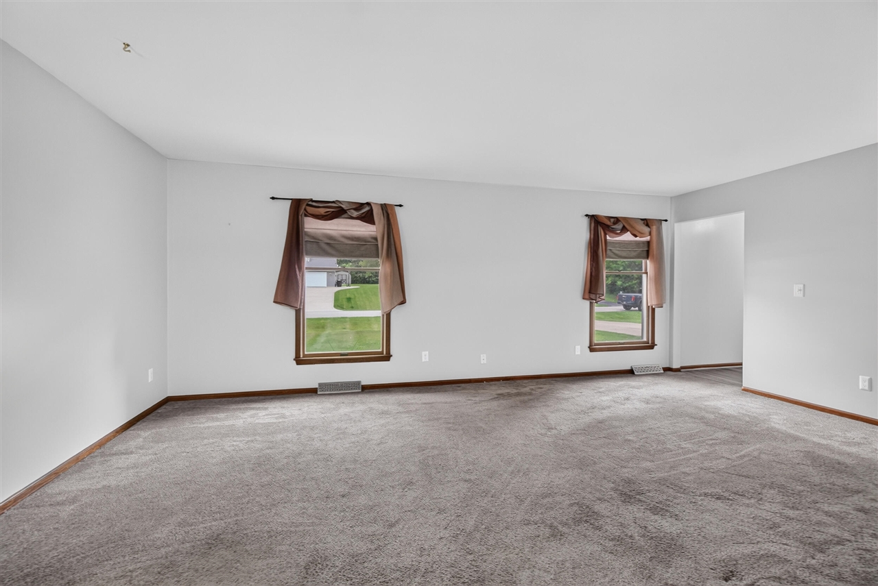 6276 Burning Tree Street Property Photo 8