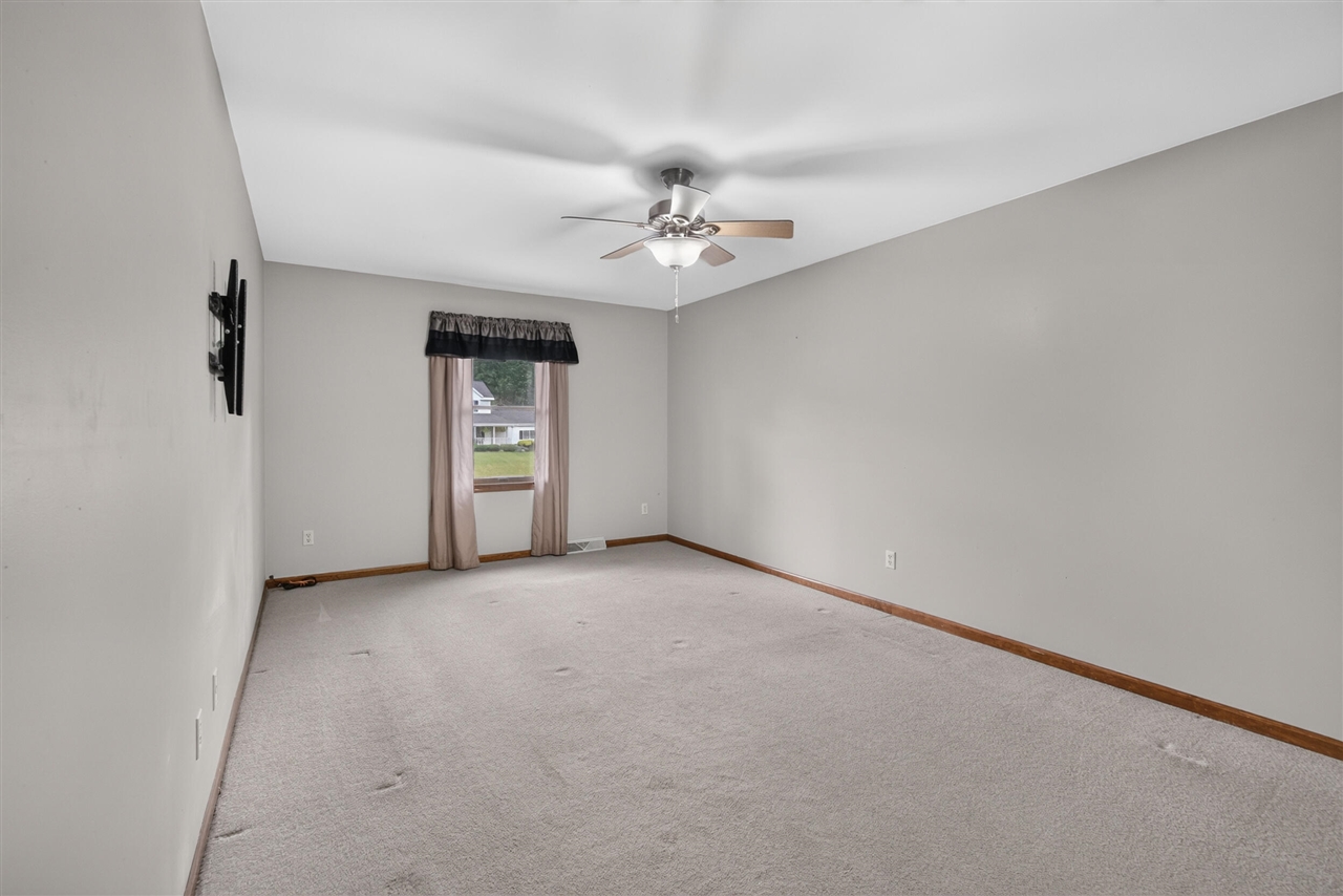 6276 Burning Tree Street Property Photo 9
