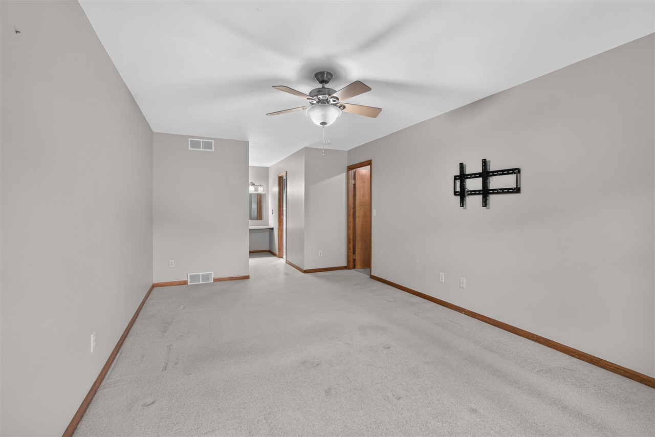 6276 Burning Tree Street Property Photo 10