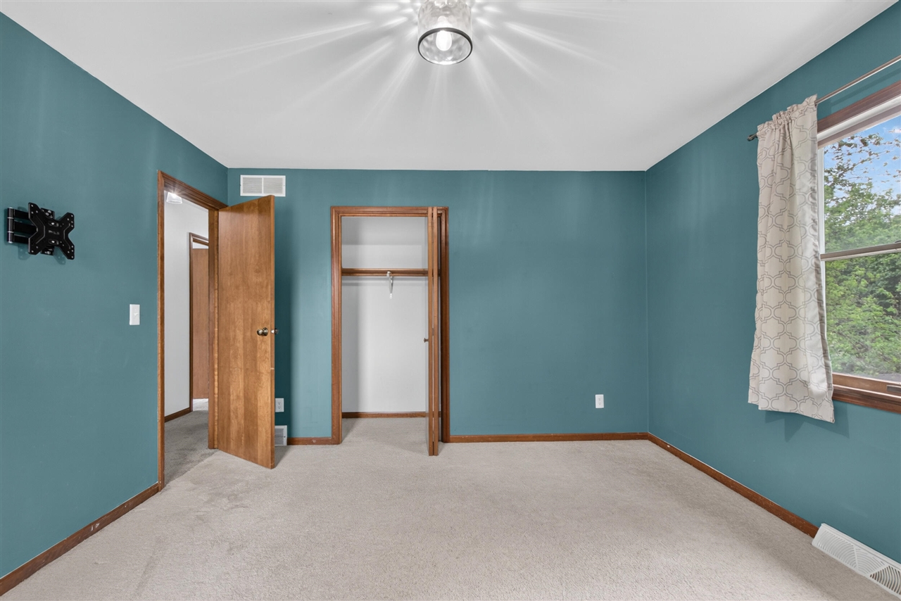 6276 Burning Tree Street Property Photo 32