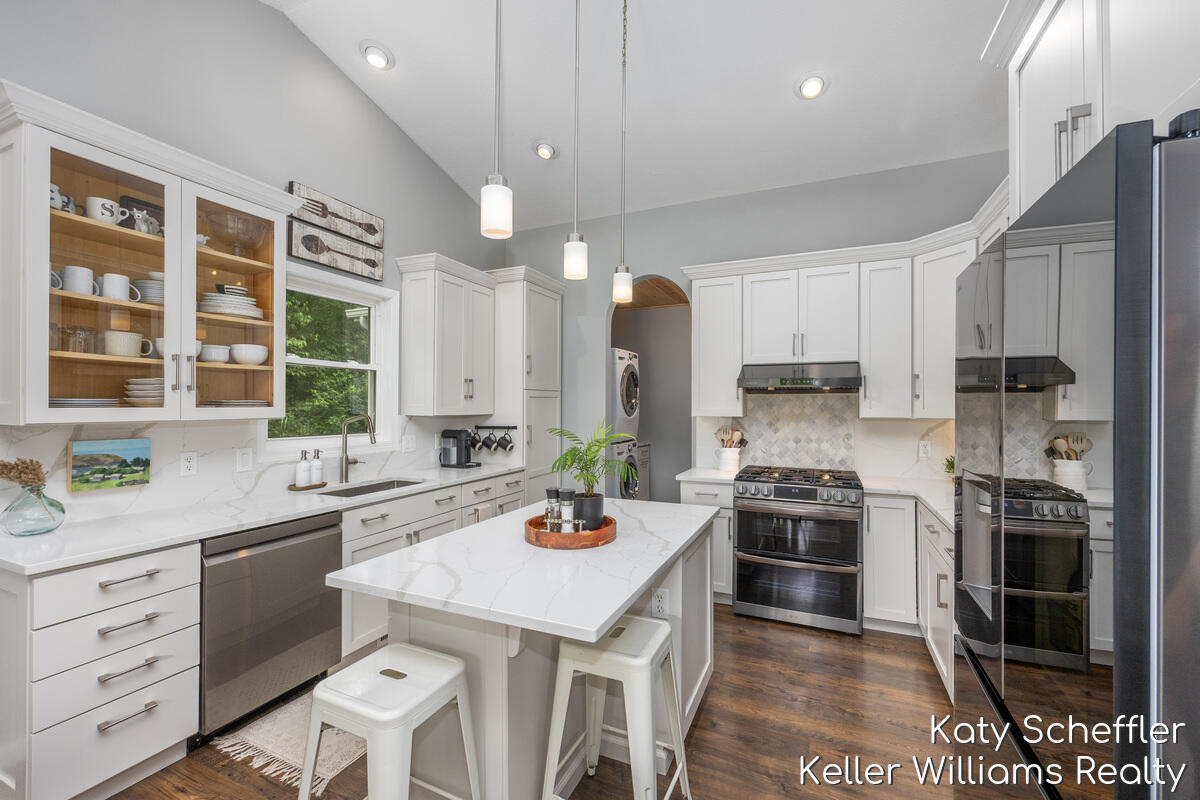 4611 Windcliff Drive Property Photo 11