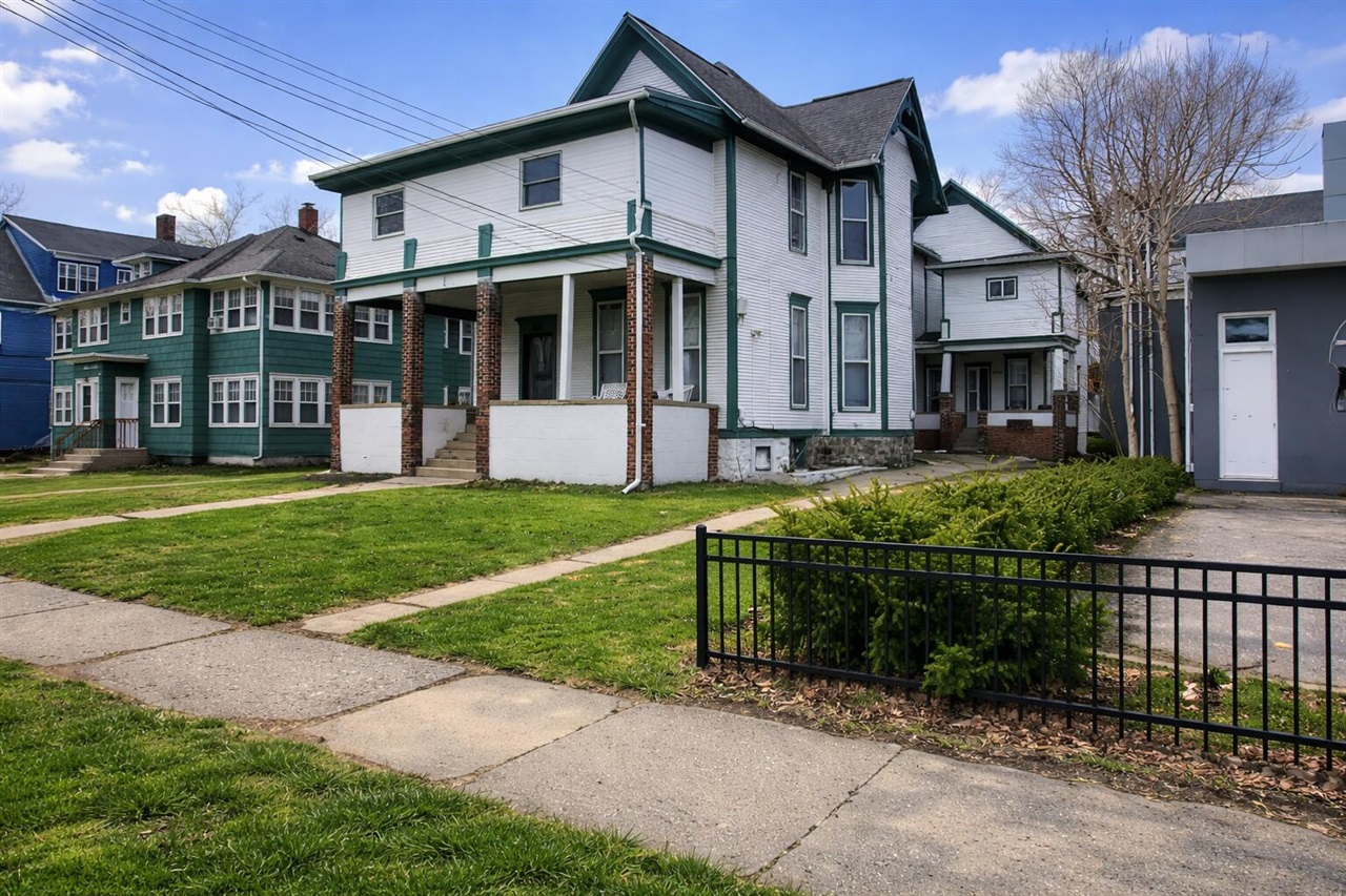 504-506*** 1st Street Property Photo 8