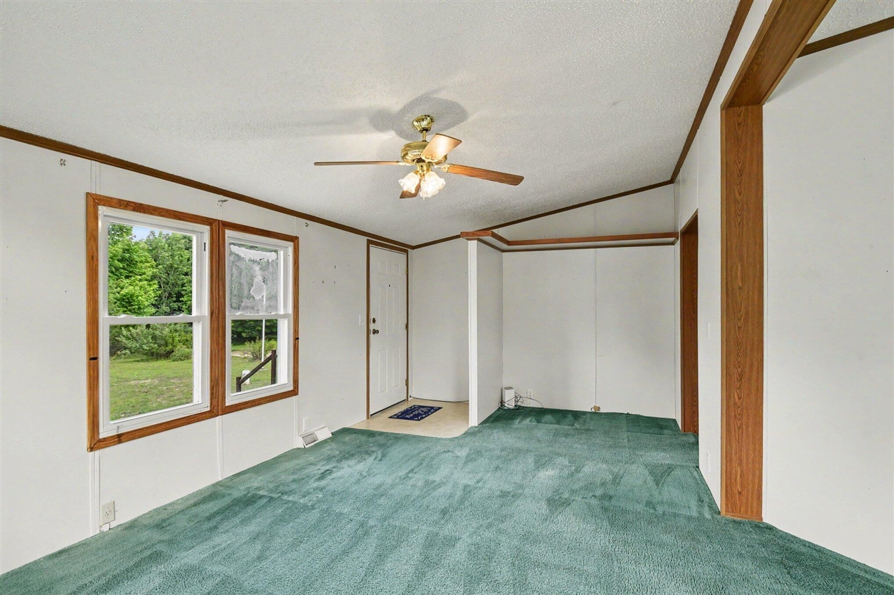 11644 E Hillis Road Property Photo 5