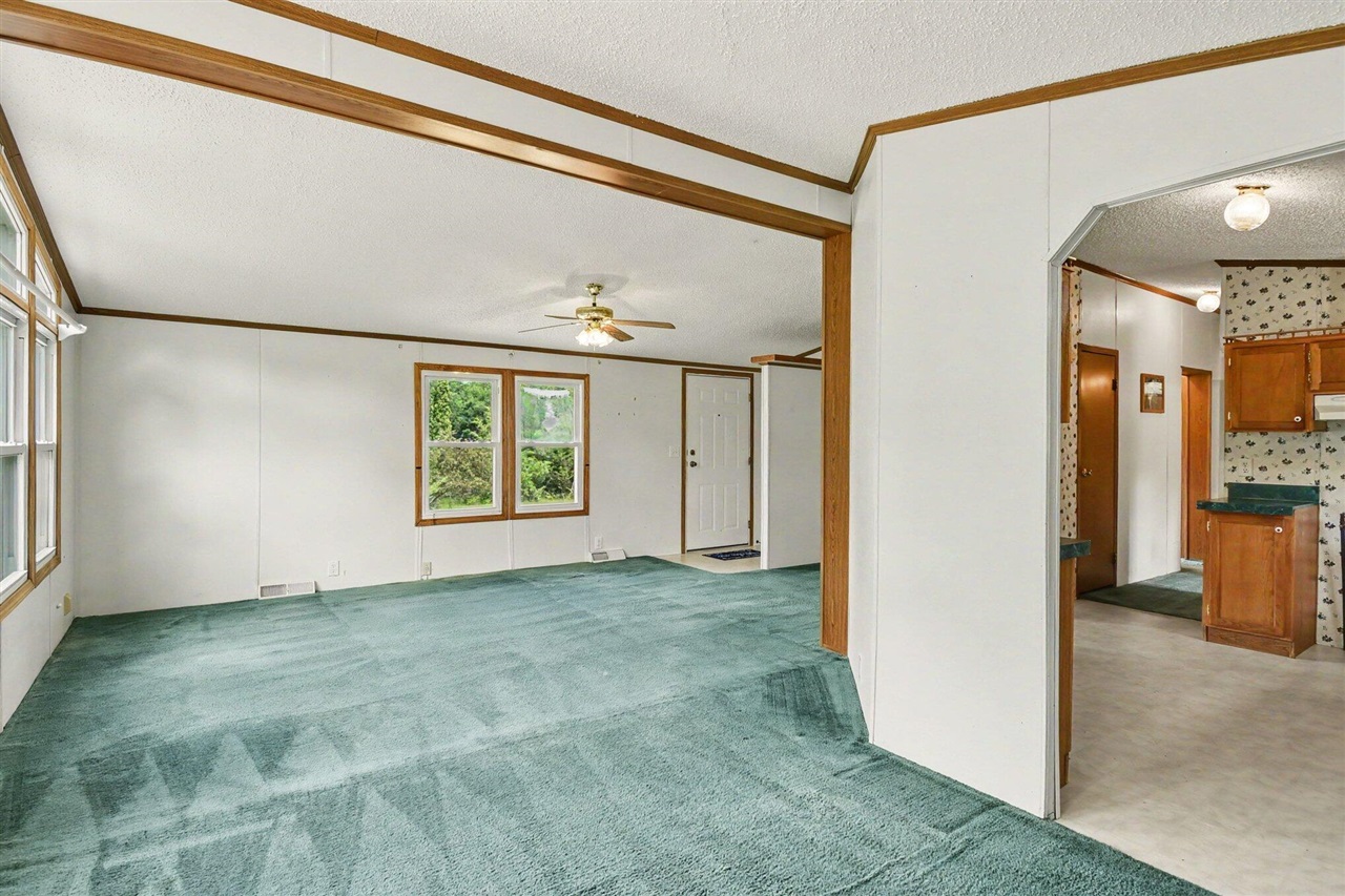11644 E Hillis Road Property Photo 6