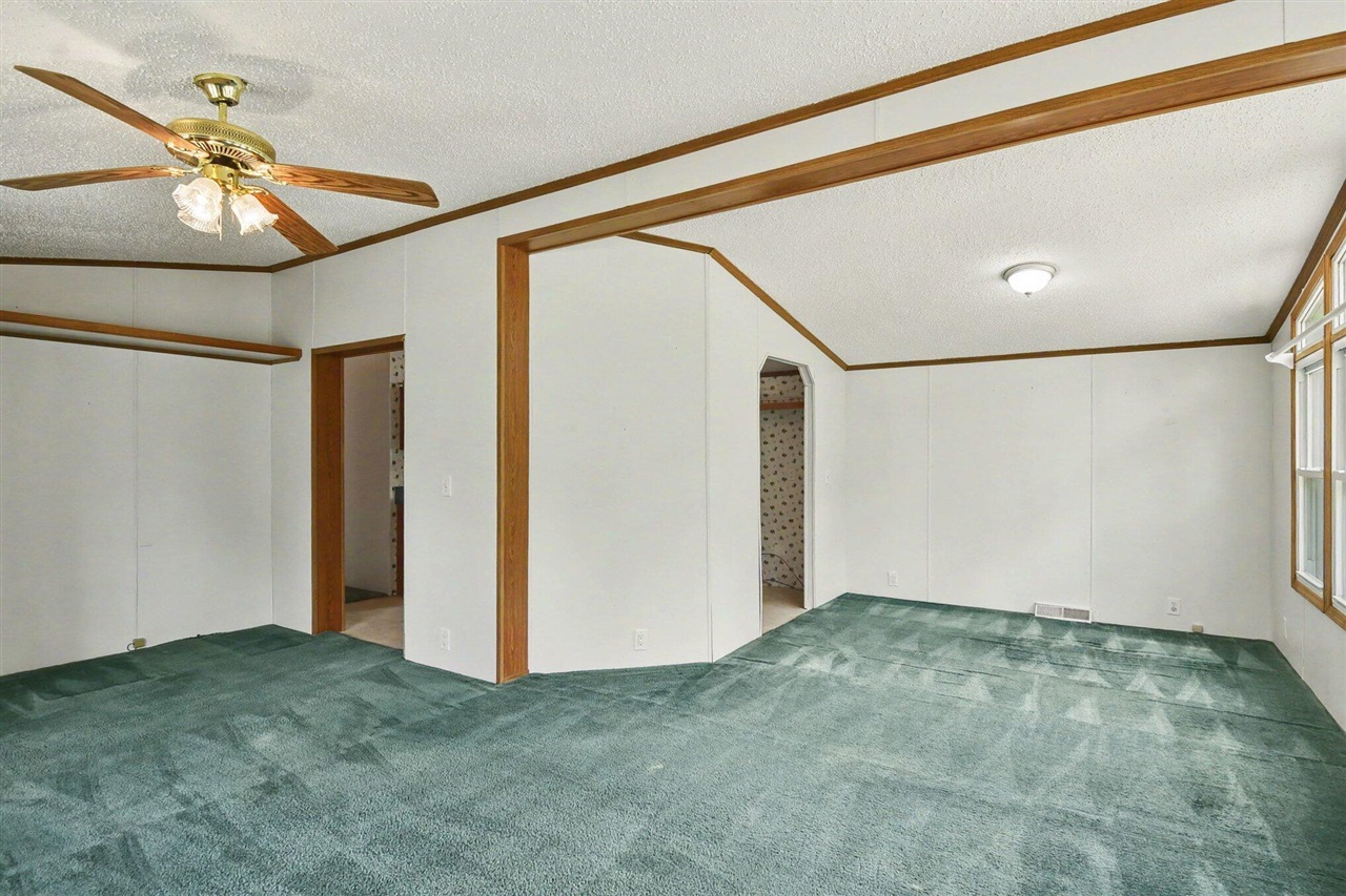 11644 E Hillis Road Property Photo 7