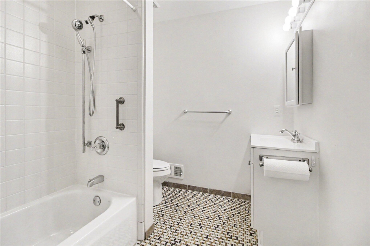 183 Kingsbrook Avenue Property Photo 13